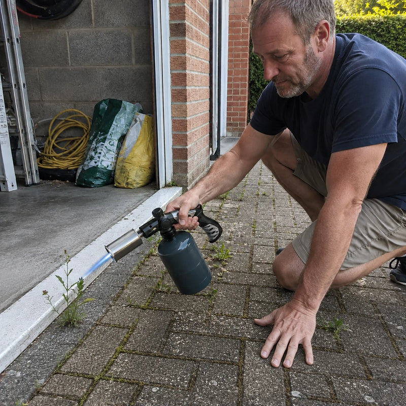 Derek H. using a RYDA product